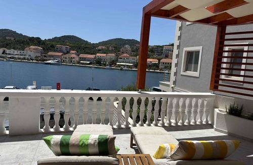 Island Dugi Otok Apartment | Holiday apartment Adriatic Sea at only 10 m