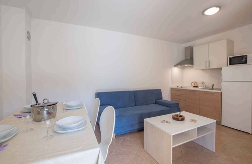 Basanija Apartment | Holiday apartment mit Garten