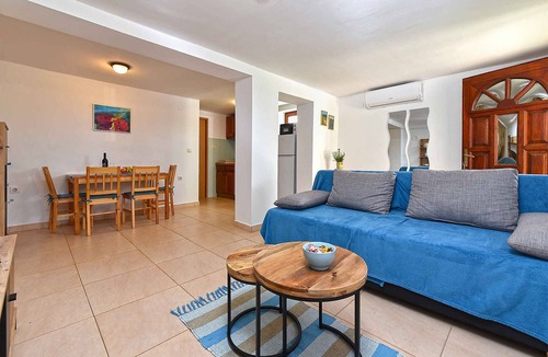 Gajana Apartment | Holiday apartment mit Klimaanlage und Terrasse
