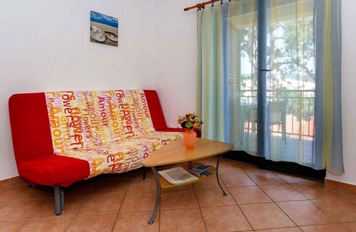 Vrbnik Apartment | Holiday apartment near the beach and forest