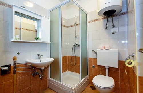 Vrbnik Apartment | Holiday apartment near the beach and forest