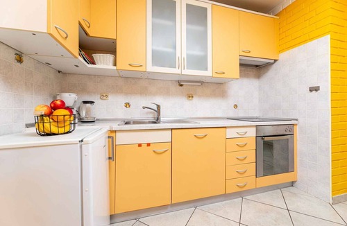 Vrbnik Apartment | Holiday apartment near the beach