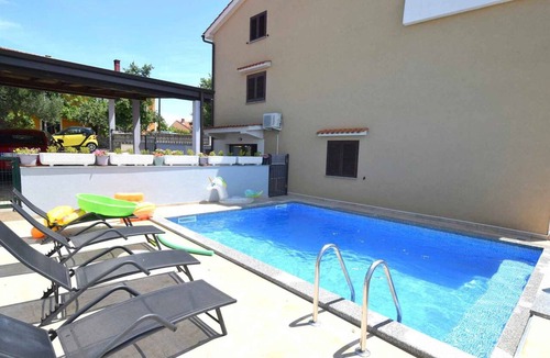 Omisalj Apartment | Holiday apartment on the 2nd floor with pool
