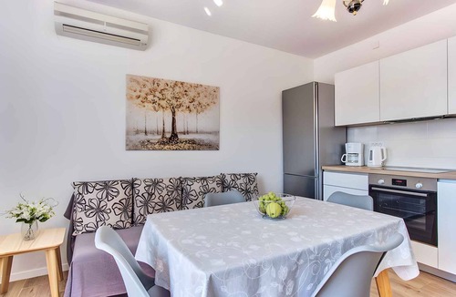 Cove Murtar Apartment | Holiday apartment with terrace and sea view