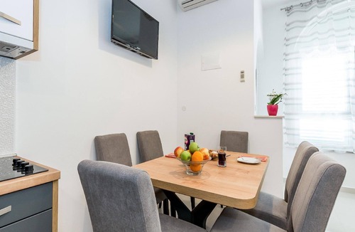 Grebastica Apartment | Holiday apartment with terrace