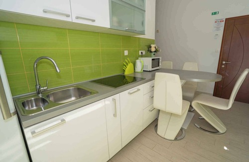Potocnica Apartment | Holiday apartment with pool and sea view
