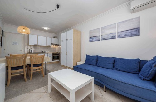 Crveni Vrh Apartment | Holiday apartment with air conditioning, internet and private parking space