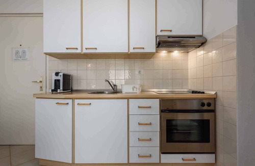 Crveni Vrh Apartment | Holiday apartment with air conditioning, internet and private parking space