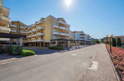 Crveni Vrh Apartment | Holiday apartment with air conditioning, internet and private parking space