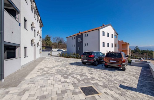 Cizici Apartment | Holiday apartment with air conditioning and washing machine