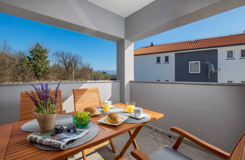 Cizici Apartment | Holiday apartment with air conditioning and washing machine