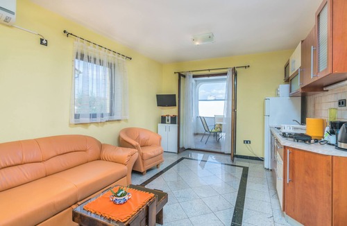 Klimno Apartment | Holiday apartment with air conditioning and balcony