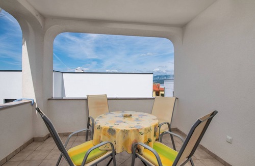 Klimno Apartment | Holiday apartment with air conditioning and balcony