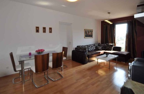 Vrbnik Apartment | Holiday apartment with air conditioning and balcony
