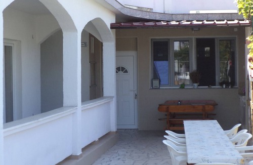 Lopar Apartment | Holiday apartment with air conditioning and sea view