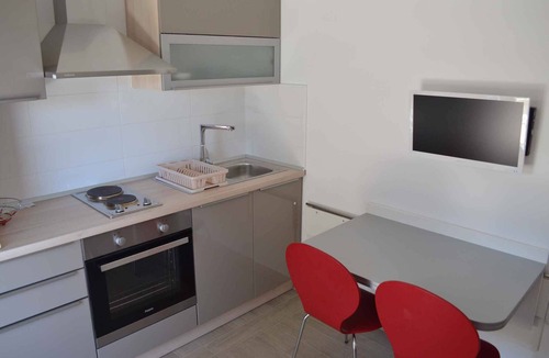 Srima Apartment | Holiday apartment with air conditioning and balcony near the beach