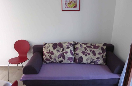 Srima Apartment | Holiday apartment with air conditioning and balcony near the beach