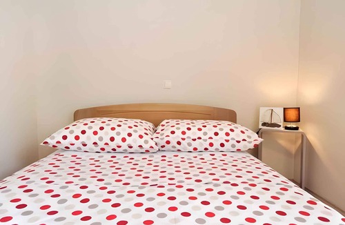 Srima Apartment | Holiday apartment with air conditioning and internet