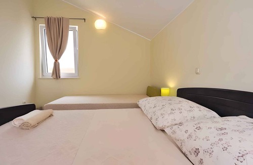Srima Apartment | Holiday apartment with air conditioning and internet