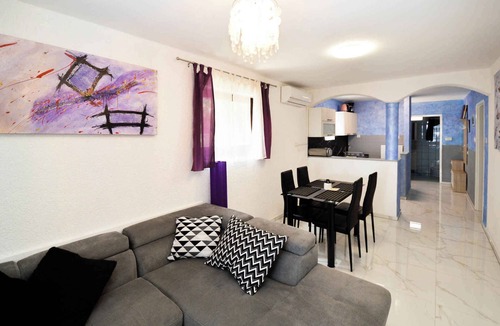 Pula Apartment | Holiday apartment with air conditioning and close to the sea