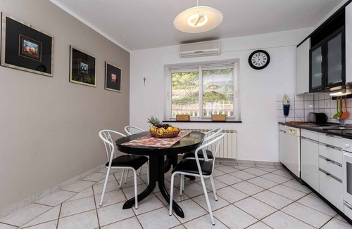 Vrbnik Apartment | Holiday apartment with beautiful balcony with sea view