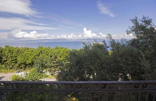 Ravni Apartment | Holiday apartment with balcony and beautiful sea view