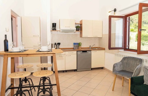Ravni House | Holiday apartment with balcony and beautiful sea view