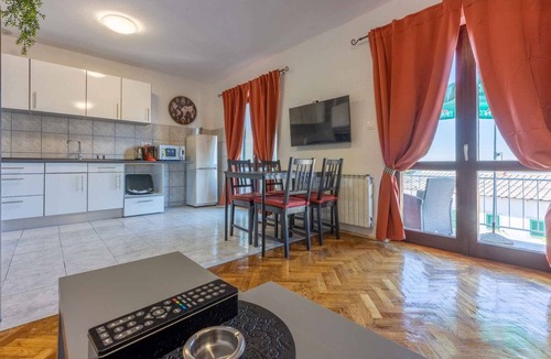 Selce Apartment | Holiday apartment with balcony and sea view