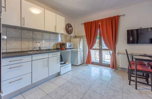 Selce Apartment | Holiday apartment with balcony and sea view