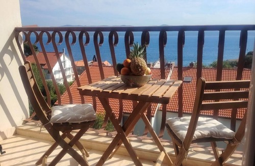 Bol Apartment | Holiday apartment with balcony and sea view