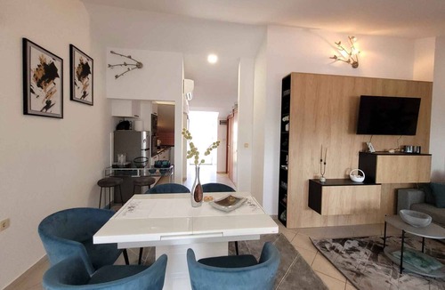 Vintijan Apartment | Holiday apartment with conservatory and sea view