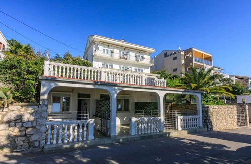 Dramalj Apartment | Holiday apartment with sea views and 50m from the beach