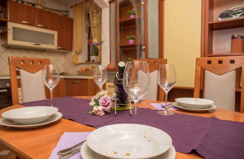 Klanfari Apartment | Holiday apartment with terrace and air conditioning