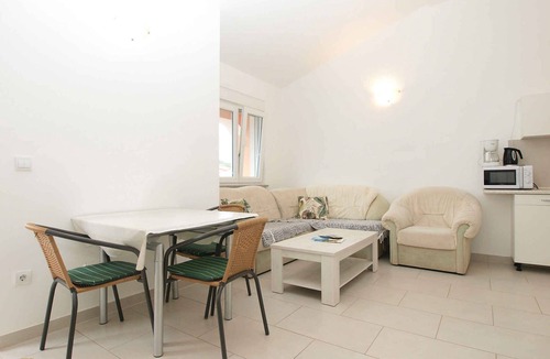 Pomer Apartment | Holiday apartment with air conditioning