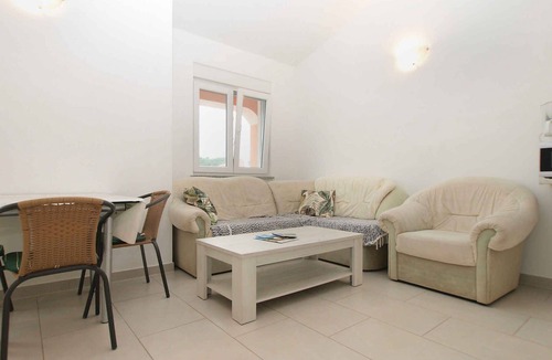 Pomer Apartment | Holiday apartment with air conditioning
