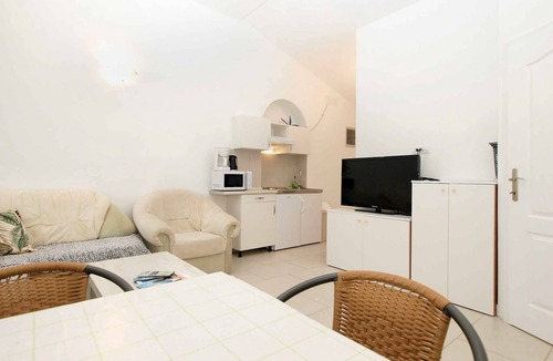 Pomer Apartment | Holiday apartment with air conditioning