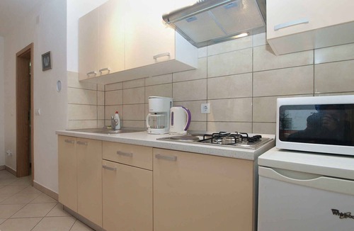 Pomer Apartment | Holiday apartment with air conditioning