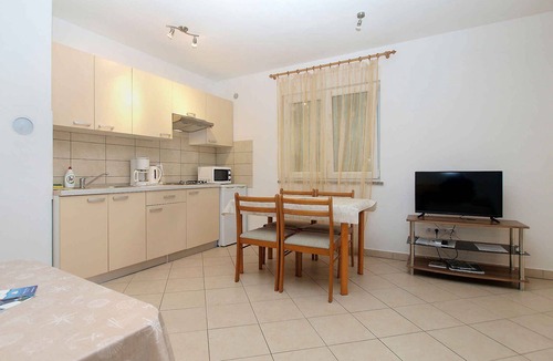 Pomer Apartment | Holiday apartment with air conditioning