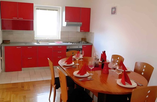 Malinska Apartment | Holiday apartment with air conditioning, satellite TV and Internet access
