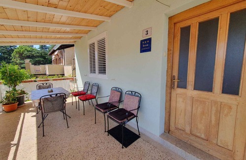 Novigrad Apartment | Holiday apartment with balcony and air conditioning