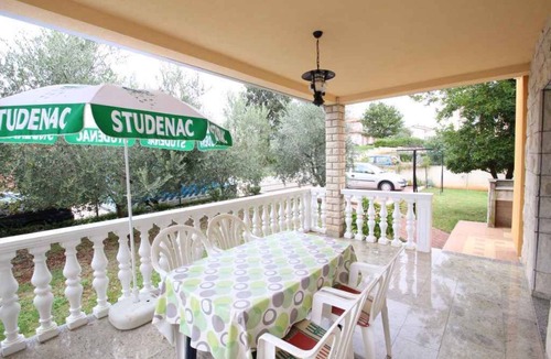 Novigrad Apartment | Holiday apartment with terrace and air conditioning