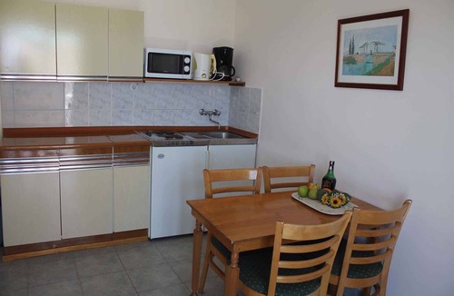 Povljana Apartment | Holiday apartment with terrace and sea view