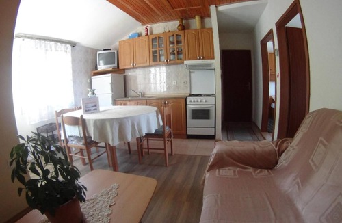Racisce Apartment | Holiday apartment with water view