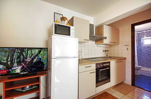 Nin Apartment | Holiday apartment with terrace and air conditioning