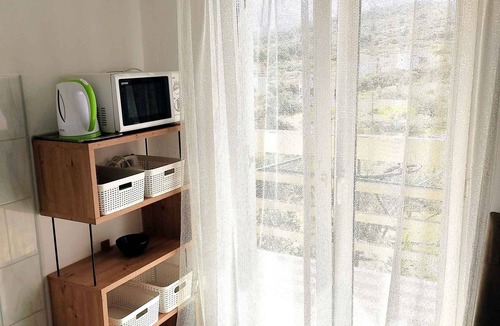 Slatine Apartment | Holiday apartment with sea view 200 m from the beach