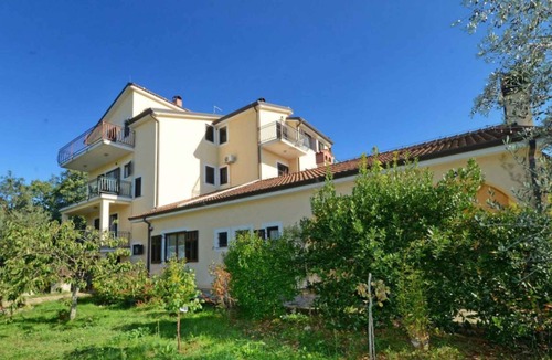 Valica Apartment | Holiday apartment with pool, two bedrooms, courtyard, barbecue