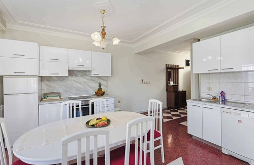 Kraj Apartment | Holiday apartment with pool 20 m from the Adriatic Sea