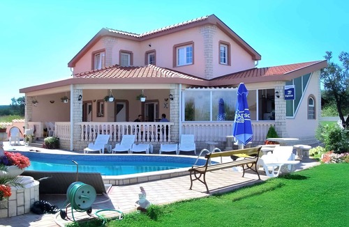 Kraj Apartment | Holiday apartment with pool 20 m from the Adriatic Sea