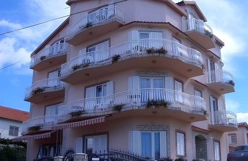 Kraj Apartment | Holiday apartment with pool 20 m from the Adriatic Sea
