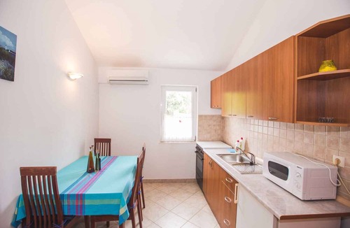 Palit Apartment | Holiday apartment with pool and a view of the old town